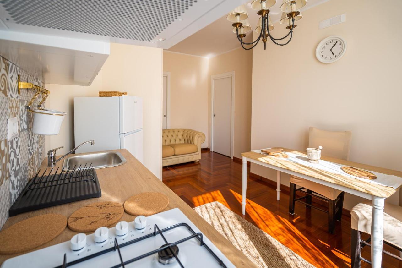 אגרופולי Musae Apartments מראה חיצוני תמונה