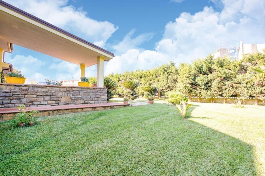 אגרופולי Musae Apartments מראה חיצוני תמונה