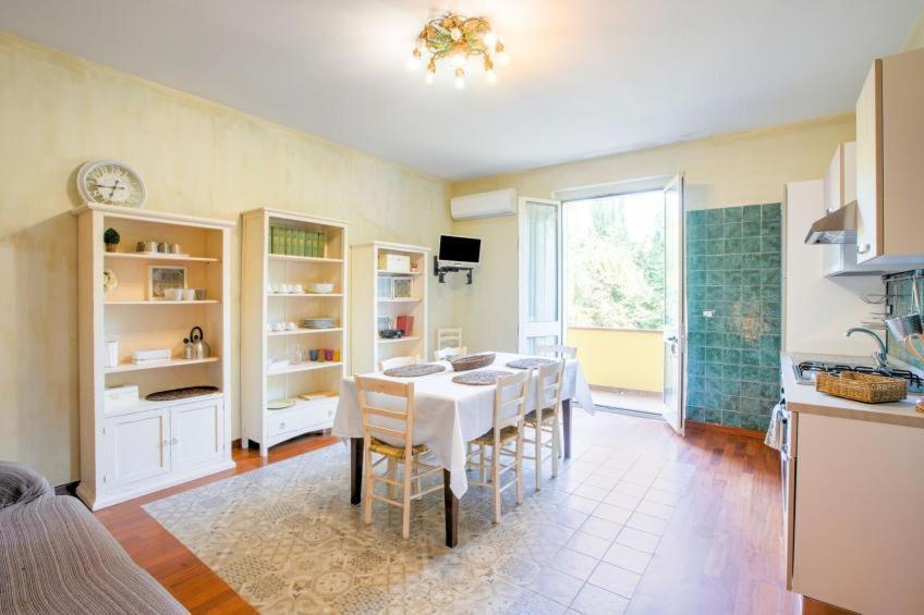 אגרופולי Musae Apartments מראה חיצוני תמונה