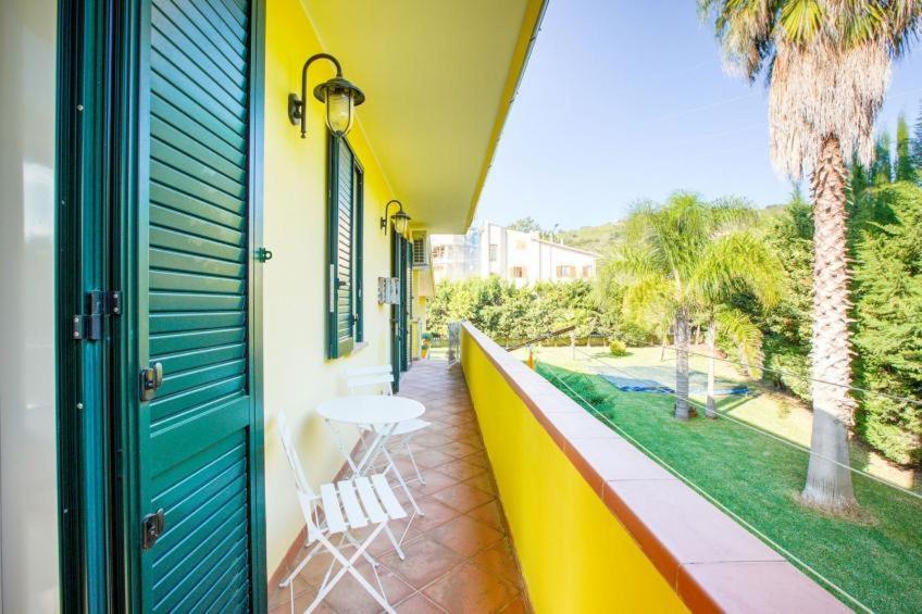 אגרופולי Musae Apartments מראה חיצוני תמונה